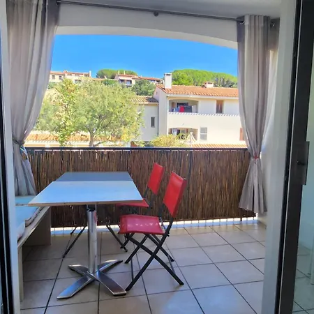 T3, Quartier Calme , Ideal A Pieds Parking Prive Cadenisse