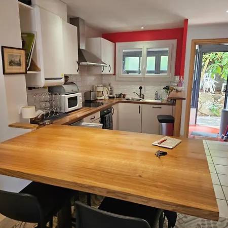 Apartment T3, Quartier Calme , Ideal A Pieds Parking Prive Cadenisse