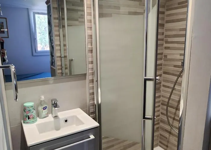 Appart T3, 60M2,Quartier Calme,Ideal Tout A Pieds Residence Et Parking Prive Les Cadenisses *